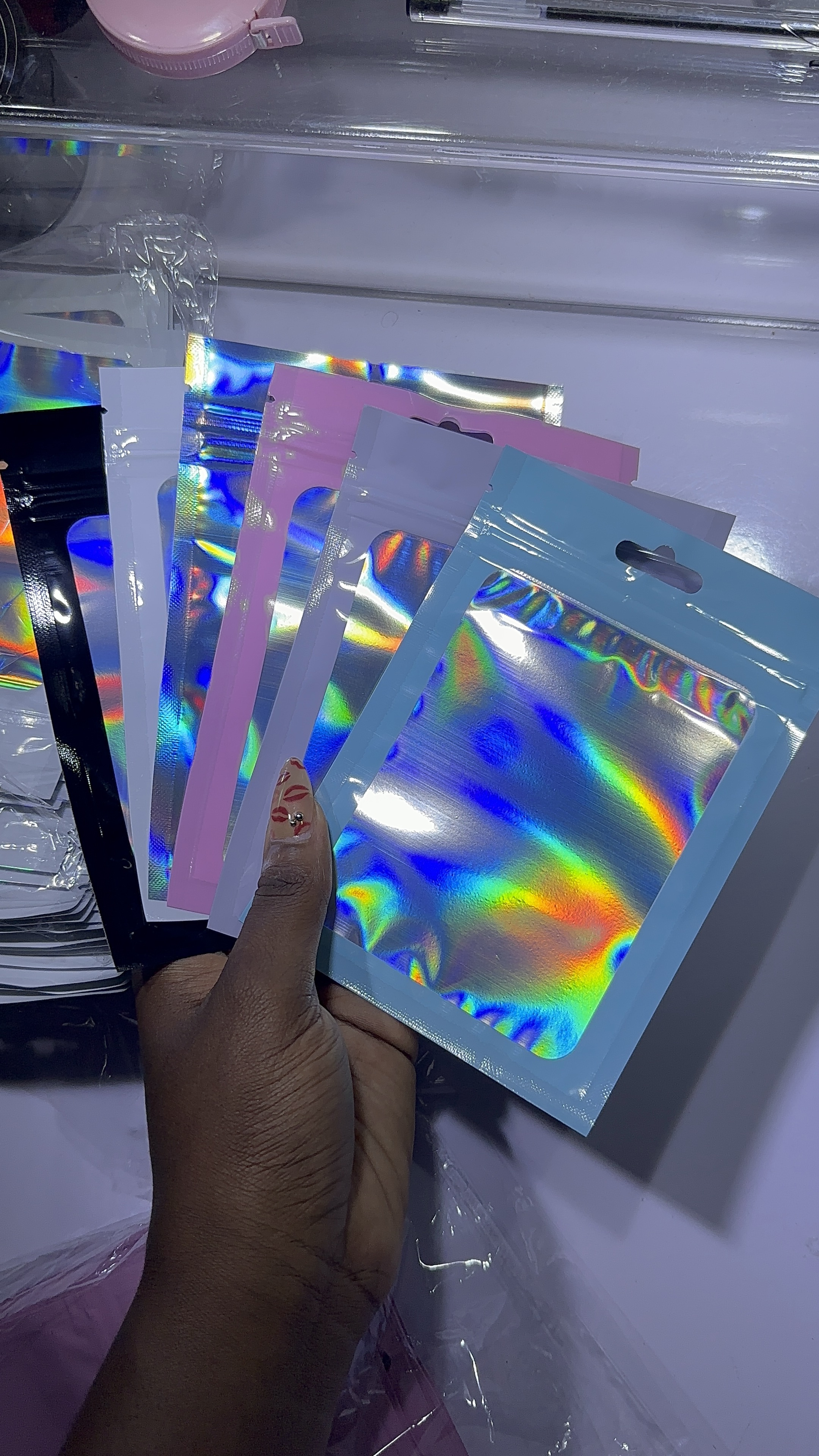 Holographic pouch
